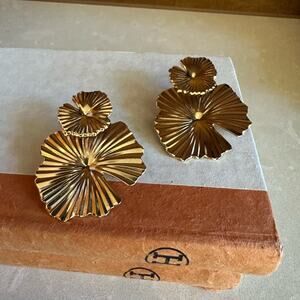 Gold Floral Earring- statement modern party dainty elegant chic trendy